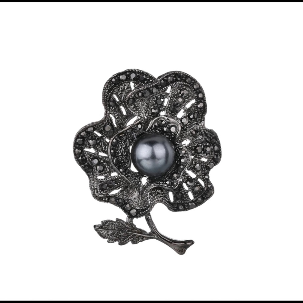 🎉HP🎊 🌺ELEGANT VINTAGE BROOCH